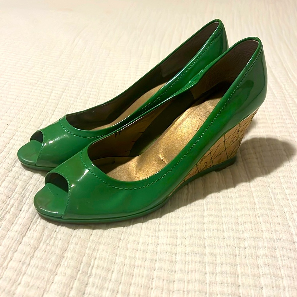VANELI Green Wedges